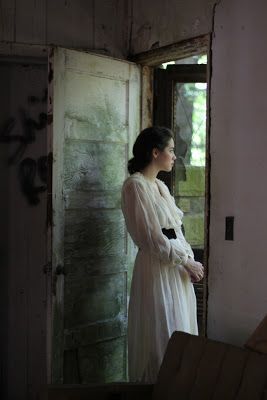 House Photoshoot, Abandoned Photography, House Fashion, Alone Photography, Abandoned House, Ex Machina, Victor Hugo, Drawing Practice, Abandoned Buildings