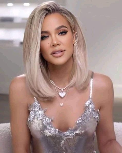 Khloe Kardashian Lob, Modern Bob Hairstyles Shoulder Length Medium Layered, Klohe Kardashian Hairstyles, Khloe Kardashian Long Hair, Khloe Kardashian Hair Short Long Bobs, Khloe Kardashian Long Bob, Klohe Kardashian Short Hair, Khloe Blonde Hair, Chloe Kardashian Hair 2023