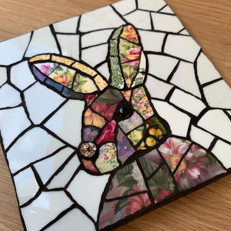 Hare Mosaic, Crockery Mosaic, Copper Foiling, Mosaic Stepping Stone, China Mosaic, Butterfly Mosaic, Black Grout, Mosaic Art Diy, Mosaic Tile Designs