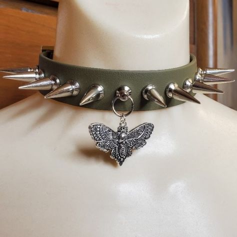 Deaths Head Hawk Moth Custom Spiked Choker, Custom Choker, Goth Jewelry, Goth Choker, Spike Choker, Moth Choker, Alternative Jewelry - Etsy Spiked Choker, Spike Choker, Deaths Head, Jewelry Goth, Goth Choker, Hawk Moth, Alternative Jewelry, Goth Jewelry, Plan My Wedding