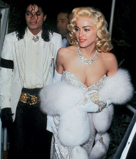 Michael Jackson and Madonna photographed together at the 63rd Annual Academy Awards, ca. March 25, 1991. Michael Jackson 1991, Best Oscar Dresses, Oscar Dresses, Crazy Outfits, Carpet Looks, The Jacksons, Vanity Fair Oscar Party, King Of Pops, Awards Ceremony