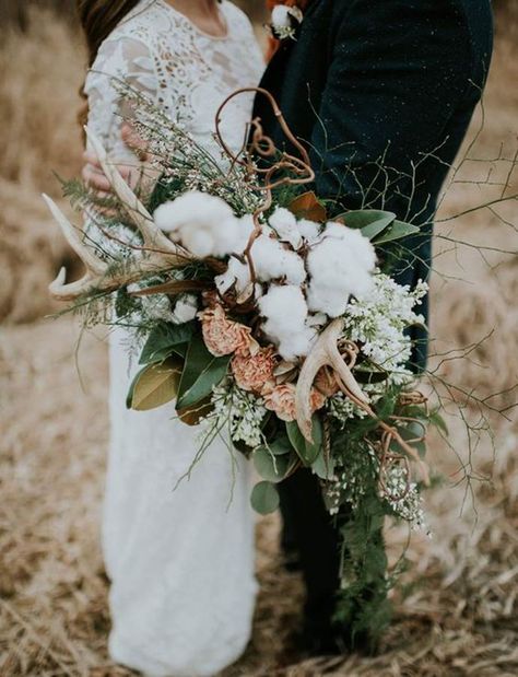 Deer Antler Bridal Bouquet, Wedding Bouquet With Cotton, Cotton Bouquet Wedding, Antler Bouquet Wedding Flowers, Wedding With Antlers, Deer Antler Floral Arrangement, Deer Antler Bouquet, Deer Antler Wedding Bouquet, Antler Flower Arrangement