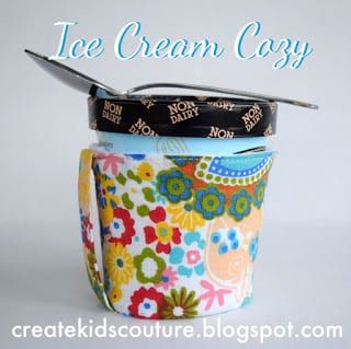 Here's the ice cream pint cozy free sewing pattern and tutorial. This is such a fun project and will be the perfect holiday gift for any ice cream lover. Koozie Pattern, Ice Cream Pint Cozy, 10 Days Of Christmas, Ice Cream Pint, Ice Cream Cozy, Create Kids Couture, Bowl Cozy, Ice Cream Cup, Tic Tok