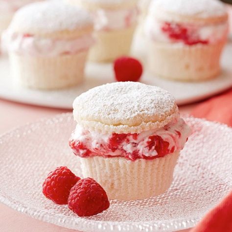 Raspberry Cream Cupcakes by Giada De Laurentiis Cupcakes Raspberry, Cookout Desserts, Raspberry Whip, Raspberry Whipped Cream, Fun Cupcake Recipes, Easy Cupcake Recipes, Cream Cupcakes, Raspberry Cream, Easy Cupcakes