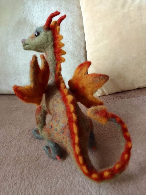 Needle Felted Dragons, Needle Felt Dragon, Felted Unicorn, Felted Dragon, Tovad Ull, Kim V, Felt Dragon, Felt Animal Patterns, Needle Felting Diy