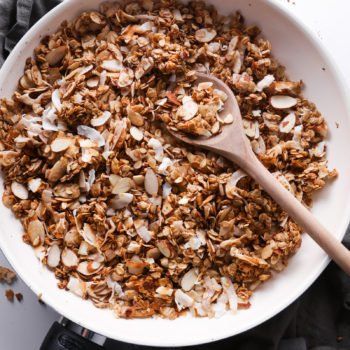 Coconut Oil Granola, Granola Recipe Healthy, Paleo Granola, Easy Granola, Gluten Free Granola, Easy Skillet, Granola Healthy, Chocolate Fruit, Keto Recipe