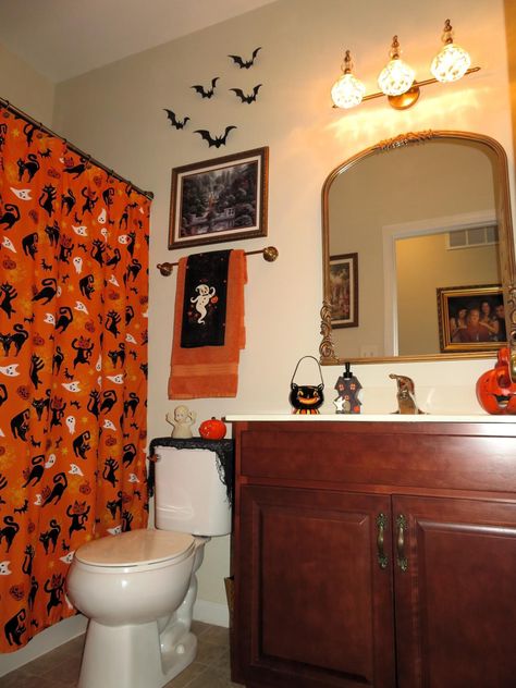 Bathroom Decor 2023, Halloween Decor Bathroom, Halloween Frog, Halloween Bathroom Decor, Halloween Bathroom, Decor 2023, Decor Bathroom, Holiday Home Decor, Halloween Decor