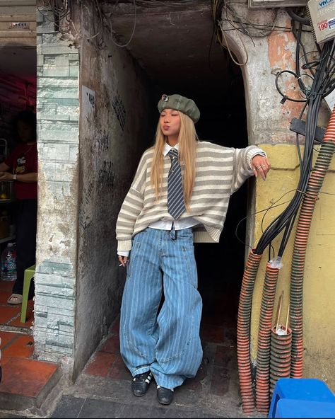 Green Striped Sweater Outfit, Adidas Shoes Green, Outfit Inspo Baggy Jeans, Outfit Inspo Baggy, 2000s Accessories, Mens Scarf Fashion, Business Core, Striped Outfit, Cute Adidas Shoes