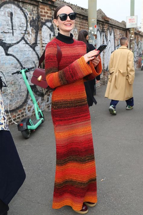 Colorful Fall Outfits 2023, Fall 2023 Style, Knit Dress Street Style, Fall Winter 2023/2024 Fashion Trends, Sweater Dress Street Style, Knitted Street Style, Trends Fall 2023, Fashion Fall 2023, Knit Dress Outfit