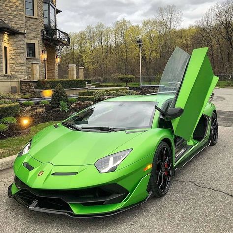 Green Sports Car, Green Lamborghini, Kereta Sport, Car Tattoo Design, Aventador Svj, Ford Mustang Car, Cars Lamborghini, Green Sports, Car Tattoos