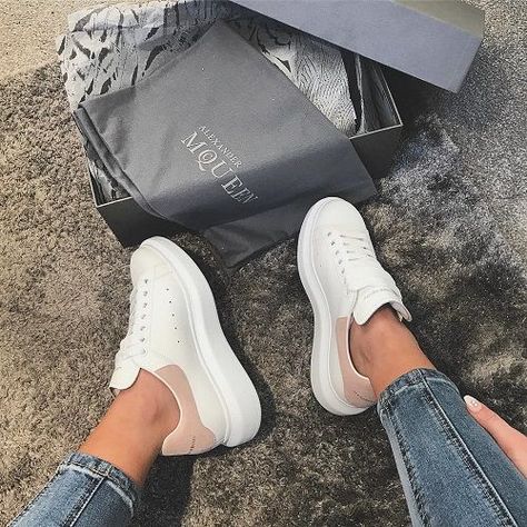 71a58e8cb75904f24cde464161c3e766desc36960594ri White Shoes Outfit Sneakers, White Shoes Outfit, Wholesale Nike Shoes, Adidas White Sneakers, Sneaker Trend, Alexander Mcqueen Sneakers, Mcqueen Sneakers, Nike Shoes Outlet, Sneakers Outfit