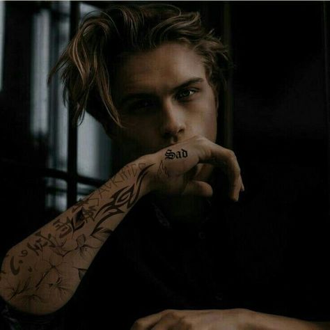 Blonde Book Boyfriend, Bad Boy Aesthetic Guys, Hair Tattoo Man, Very Bad Kings, Blonde Tattoo, Dark Romance Aesthetic, Blonde Boy Aesthetic, Book Cover Background, Book Men