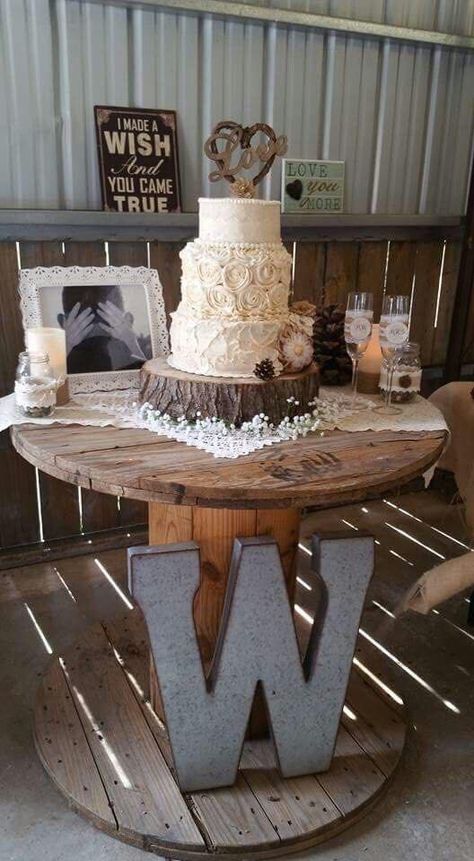 Backyard Wedding Decorations, Rustic Wedding Decorations, Wedding Decorations On A Budget, Unusual Weddings, Wedding Cake Rustic, Rustic Wedding Diy, Rustic Wedding Cake, Wedding Favors Cheap, Wedding Centerpieces Diy