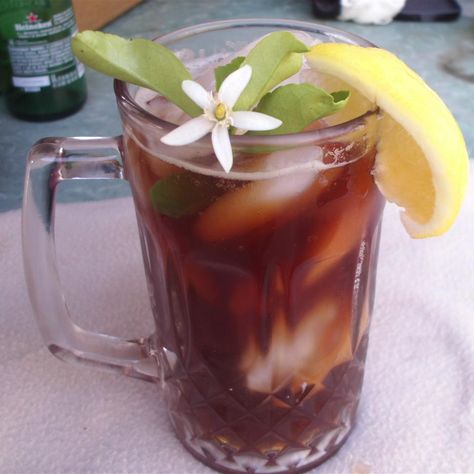 Don's Simple Sweet Tea Drinker Aesthetic, Sweet Tea Aesthetic, Mcdonalds Sweet Tea, Sweet Tea Recipe, Sweet Tea Recipes, Spearmint Tea, Tea Aesthetic, Making Iced Tea, Southern Sweet Tea