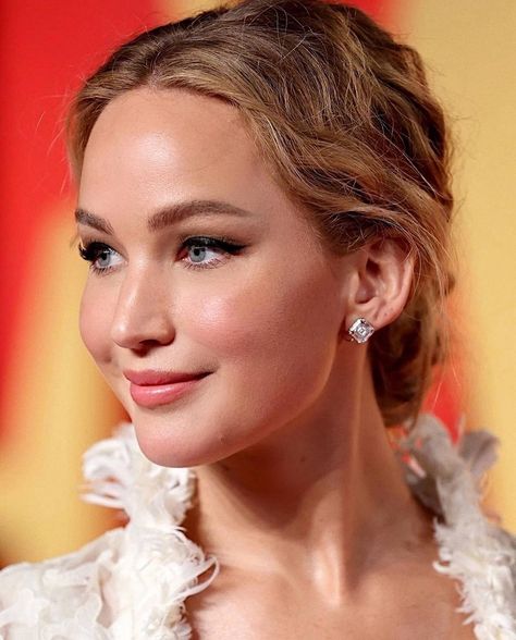 Jennifer Lawrence Makeup Looks, Jennifer Lawrence Makeup, Contrast Makeup, Dior Contour, Hung Vanngo, Dior Blush, Secret Wedding, Pink Sakura, Make Up Inspo