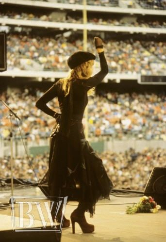 Stevie Nicks Day on the Green  May  1977 Oakland California Welsh Witch, 70s Chic, Buckingham Nicks, Stevie Nicks Style, Stephanie Lynn, Ancient Queen, Lindsey Buckingham, Stevie Nicks Fleetwood Mac, Beautifully Broken