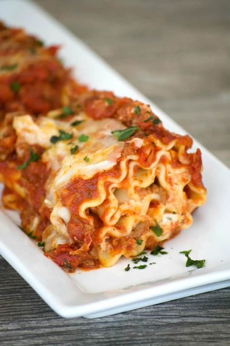 Lasagna Rolls Recipe, Easy Meal Plan, Best Lasagna Recipe, Beef Lasagna, Lasagna Rolls, Easy Meal Plans, Roll Ups, Meat Sauce, Lasagna Recipe