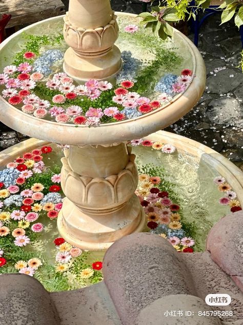 Flower Fountain, Poetry Projects, Beauty Places, Ballerina Slippers, Garden Fountains, Pretty Places, Country Style, Event Design, Fairy Garden