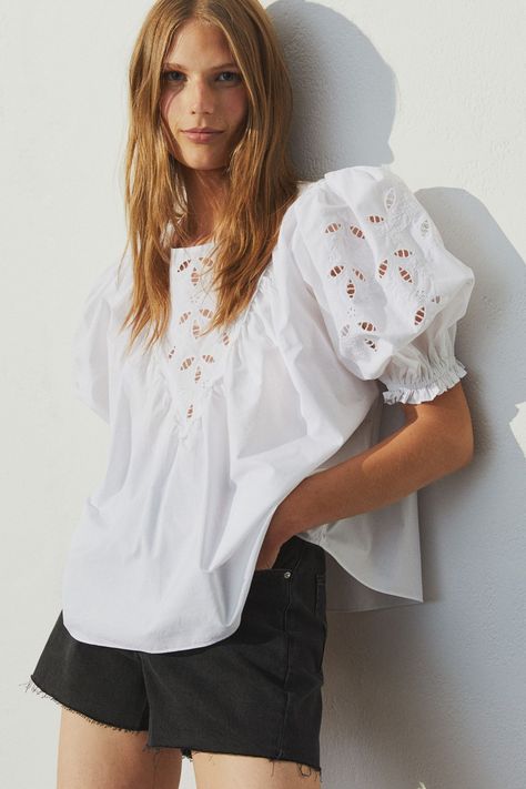 Perfect White Blouse, Blouse White, White Blouse, Embroidered Blouse, Look Chic, Fashion Company, Capsule Wardrobe, Fashion Inspiration, Everyday Fashion