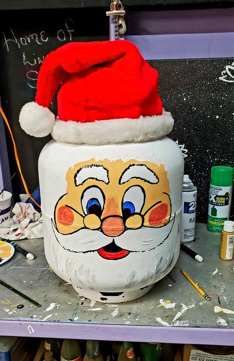 Propane Tank Christmas Ideas, Christmas Propane Tank Art, Propane Tank Art Christmas, Freon Tank Art, Junk Crafts, Propane Tank Art, Restaurant Kit, Wine Bottle Crafts Christmas, Propane Tanks