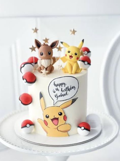 Pokeball Birthday Cake, Picachu Cakes Ideas, Evee Cake Ideas, Eevee Pokemon Cake, Pokemon Birthday Cakes, Bulbasaur Cake, Tort Pokemon, Pikachu Cake Ideas, Safari Baby Party