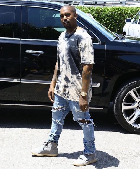 #YeezyTalkWorldwide by yeezytalkworldwide Fear Of God Jeans, Kanye West Fashion, Kanye Fashion, Kanye West Style, Trippy Shirts, Yeezy Boost 750, Yeezy 750, Fear Of God, Yeezy Boost