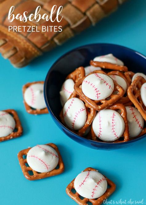 If you are in need of some baseball themed snacks I have the perfect sweet treat for you!  Baseball Pretzel Bites are just another addition to my Pretzel Bite collection!  Sweet, salty and cute to boot!  Perfect for little league celebrations, treats or for game day!  Go Cards! It’s no secret I am a huge … Baseball Food Party, Baseball Food, Baseball Treats, Baseball Snacks, Sports Snacks, Pretzel Treats, Wilton Candy Melts, Baseball Theme Party, Baseball Birthday Party