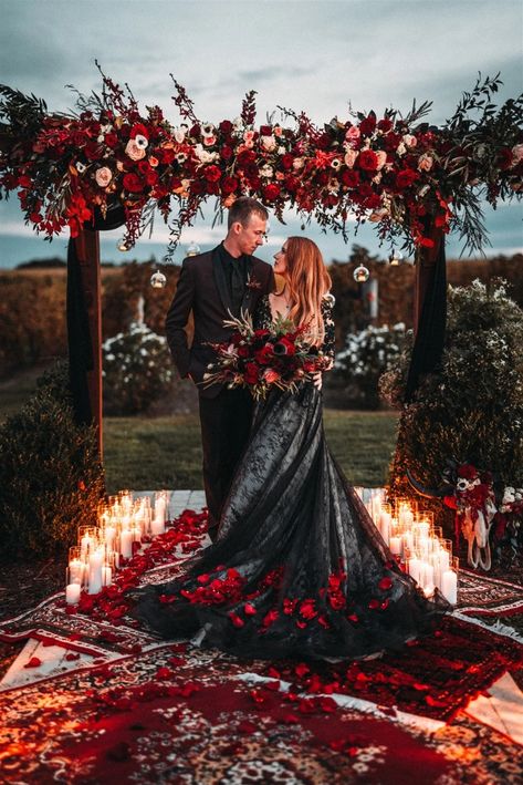 Dark Romantic Wedding, Gothic Wedding Theme, Vampire Wedding, Dark Wedding Theme, Halloween Themed Wedding, Goth Wedding, Dark Wedding, Moody Wedding, Fantasy Wedding