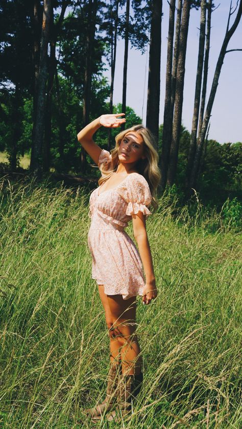 Photoshoot Field, Photoshoot Outside, Whimsical Photoshoot, Whimsical Photography, Cowgirl Photoshoot, Field Photoshoot, Aesthetic Film, Outdoor Dress, Summer Picture Poses