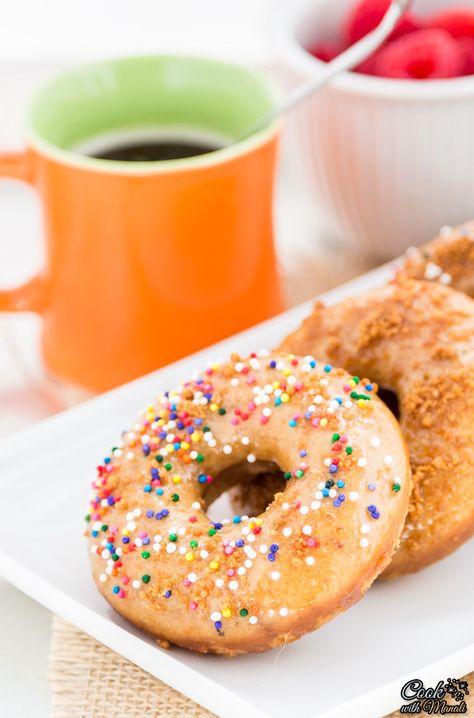 Baked Vanilla Donuts with a Cookie Butter Glaze! Peppermint Recipes, Butter Glaze, Homemade Muffins, Cookie Butter, Homemade Donuts, Favorite Dessert Recipes, Doughnut Recipe, Diy Baking, Donut Recipes