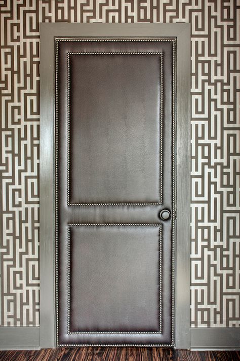 entrances/foyers - Graham & Brown Illusion Black and Gold Wallpaper ivory gray fretwork wallpaper black leather door silver nailhead trim Black Upholstery Nails, Upholstery Trim, Foyer Decor, Entrance Foyer, Door Design Interior, Renovation Design, Modern Windows, Graphic Wallpaper, Chair Upholstery