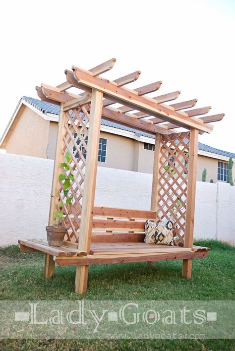 garden bench with arbor Simple Garden Furniture Ideas, Garden Diy Furniture, Arbor Bench, Pergola Diy, Outdoor Wood Projects, Garden Bench Diy, Outdoor Garden Bench, Diy Bench Outdoor, Upcycle Garden