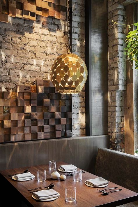 Indonesian Restaurant, Rockwell Group, Restaurant Vintage, Modern Restaurant Design, Menue Design, Custom Light Fixtures, Restaurant Decoration, Modern Restaurant, Bar Interior