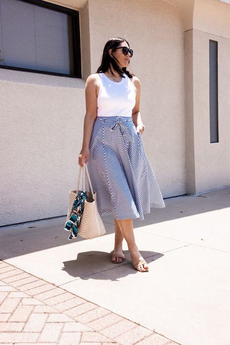 white tank + striped skirt Kendi Everyday, Striped Midi Skirt, Sneaks Up, What Should I Wear, Striped Skirt, Summer Stripes, I Am Back, Influencers Fashion, Burn Out