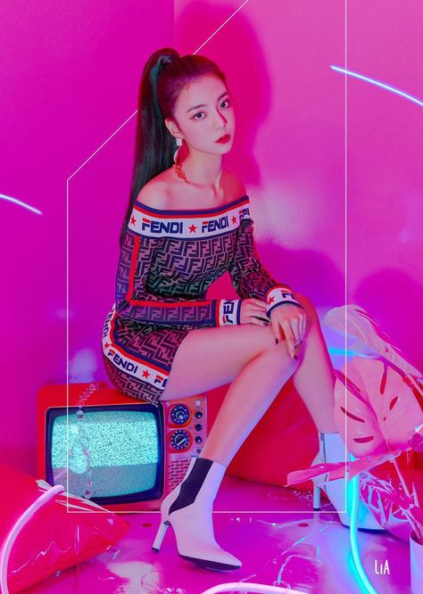 Lia of ITZY dalla dalla teaser Lia Dalla Dalla, Anything For You, Debut Album, Kpop Wallpaper, Kpop Girl Groups, New Girl, Korean Singer, Korean Girl, A A