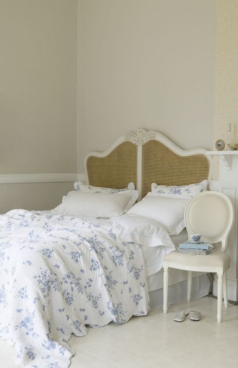 Blue Floral Bedroom, Costal Bedroom, Bedroom Color Combination, Coastal Room, Floral Bedroom, French Country Bedrooms, Bedroom Color, Best Color, Blue Rooms