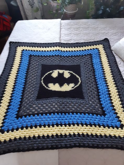 Batman Crochet Blanket, Crochet Ninja Turtle, Crochet Pictures, Pixel Crochet Blanket, Crochet Bat, Bat Man, Pixel Crochet, Afghan Crochet, Manta Crochet