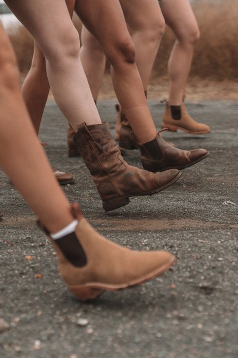 Western Ankle Boots Outfit, Black Western Boots Outfit, White Western Boots Outfit, Boots For Women Outfits, Western Boot Outfit, Cuban Heel Boots, Ringers Western, Western Boots Outfit, Black Western Boots