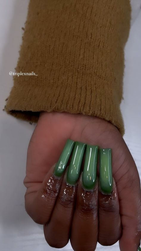 Emerald Green And White Nails Acrylic, Emerald Green Nails Acrylic, Junk Nails, Green Acrylic Nails, Colored Acrylic, Colored Acrylic Nails, School Nails, Acrylic Nails Coffin Pink, Coffin Nails Long