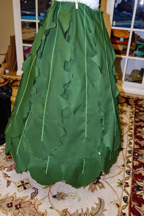 Screen shot of dandelion   These dandelion costumes were inspired by the animated movie Epic. They were not a major part of the movie so i... Leaf Costume, Dandelion Halloween Costume, Garden Costume Ideas, Dandelion Costume, Dandelion Costume Diy, Dandelion Fairy Costume, Leaves Dress Costume, Giant Dandelion Prop, Dandelion Dress