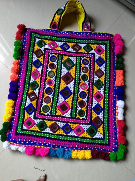 Kapda Design, Bavariya Work, Kutchi Embroidery, Navratri Outfits, Kutchi Work, Birthday Decorations At Home, Kutch Work Designs, Cultural Crafts, Navratri Dress