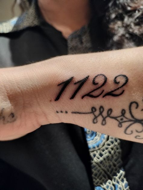 If you're seeing 1122, it means your angels are acknowledging your spiritual growth and awakening. They are showing you that you're on the right path to knowing yourself and others more deeply. 1122 Tattoo, Sticker Sleeve, Angel Number Tattoo, Knowing Yourself, Number Tattoo, Number Tattoos, Henna Body Art, On The Right Path, Angel Number