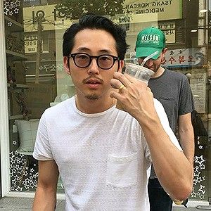 Steve Yeun, Glenn The Walking Dead, Steven Yuen, Glenn Y Maggie, Glenn Rhee, Walking Dead Tv Series, Steven Yeun, Nerd Glasses, Walking Dead Cast