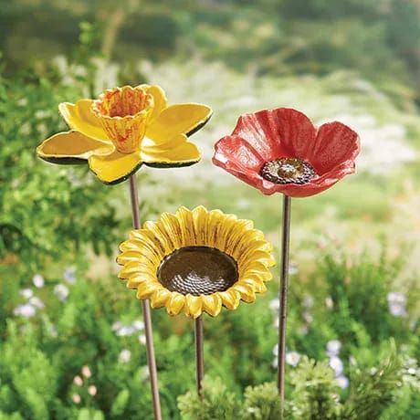 Cast Iron Flower Bird Feeder Stakes Metal Bird Feeders, Bird Cup, Clay Bird, Bird Bath Garden, Garden Pottery, Outdoor Flowers, How To Attract Birds, Flower Bird, Metal Birds