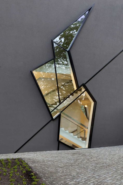 Deconstructivism, Building Inspiration, Daniel Libeskind, Modern Architecture Building, Zaha Hadid, Facade Architecture, Facade Design, Architectural Inspiration, Window Design