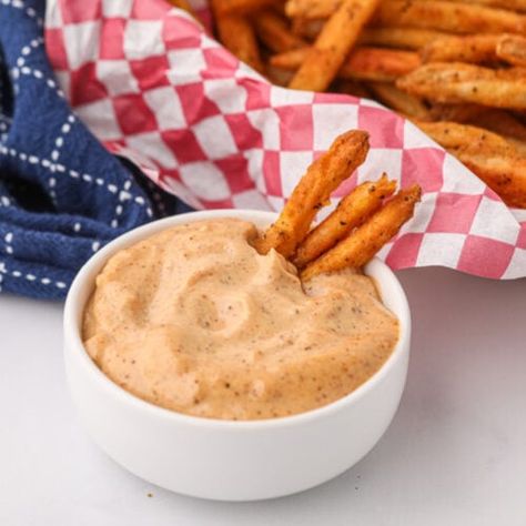 Spicy Harissa Aioli Sauce - Kitchen Divas Harissa Powder, Provolone Grilled Cheese, Sauce For Burgers, Lemon Garlic Aioli, Crab Cake Sandwich, Sandwich Sauces, Spicy Aioli, Aioli Sauce, Aioli Recipe