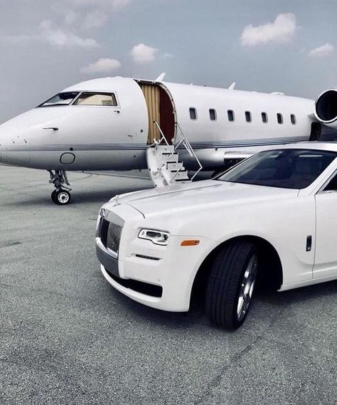 Rolls royce and private jet of a billionaire Jets Privés De Luxe, Xe Bugatti, Rich Lifestyle Luxury, Wealthy Lifestyle Luxury, Bobby Car, Millionaire Lifestyle Luxury, Jet Privé, Бмв X6, Luxury Jets