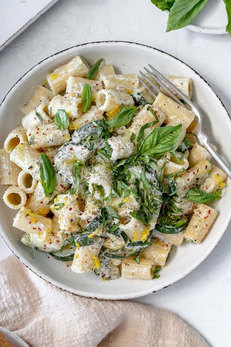 Zucchini Ricotta Summer Pasta with Peas Creamy Ricotta Pasta, Zucchini And Peas, Zucchini Ricotta, Butternut Squash Pasta Sauce, Noodle Salad Cold, Pasta With Peas, Whipped Ricotta, Rigatoni Pasta, Ricotta Pasta