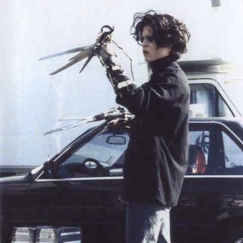 Johnny Depp Edward Scissorhands, Edward Scissor, Scissor Hands, Barnabas Collins, Scissors Hand, Cr7 Jr, Tim Burton Art, Young Johnny Depp, Tim Burton Films