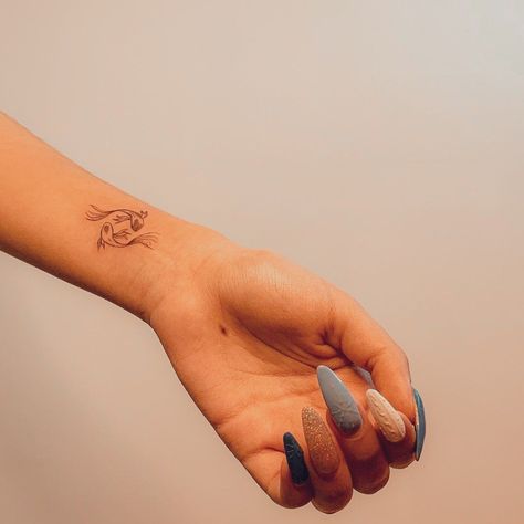 Tui And La Tattoo Simple, Twi La Avatar Tattoo, Minimalist Atla Tattoo, Tui And La Tattoo The Last Airbender, Simple Avatar The Last Airbender Tattoo, Minimalist Avatar Tattoo, Avatar The Last Airbender Matching Tattoos, Tattoos Avatar The Last Airbender, Subtle Avatar The Last Airbender Tattoo